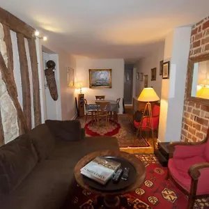 Very French Two Bedroom In The Heart Of , París Francia
